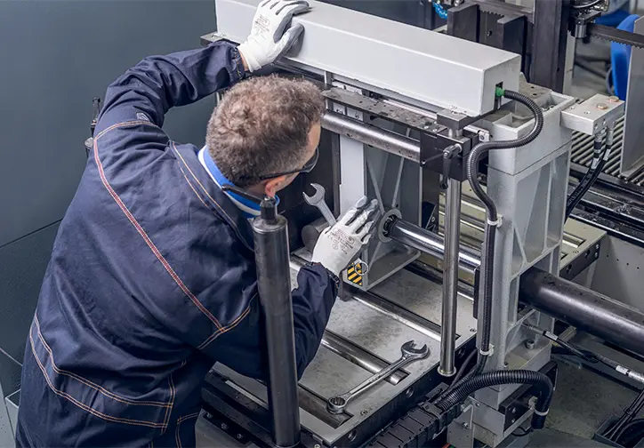 Service at it's best schneller Telefonsupport und kostengünstier Vor-Ort-Service für Ihre Maschine